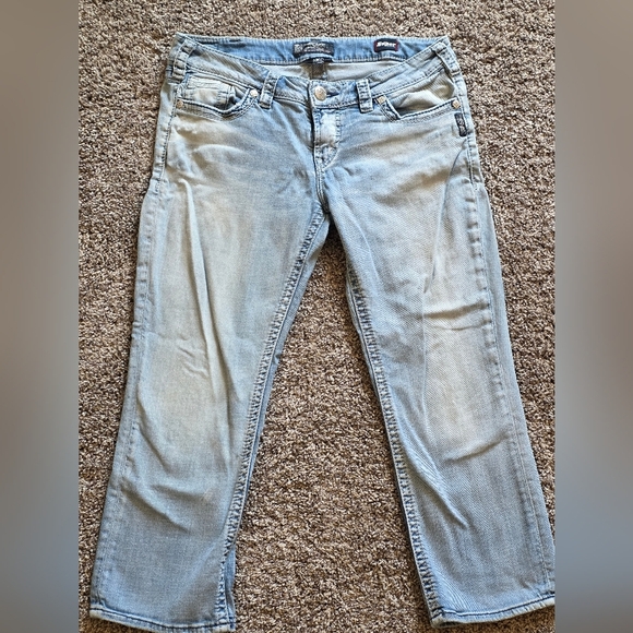 Silver Jeans Co.- Light Wash Aiko Mid Capri- W31/L22 - Picture 4 of 9